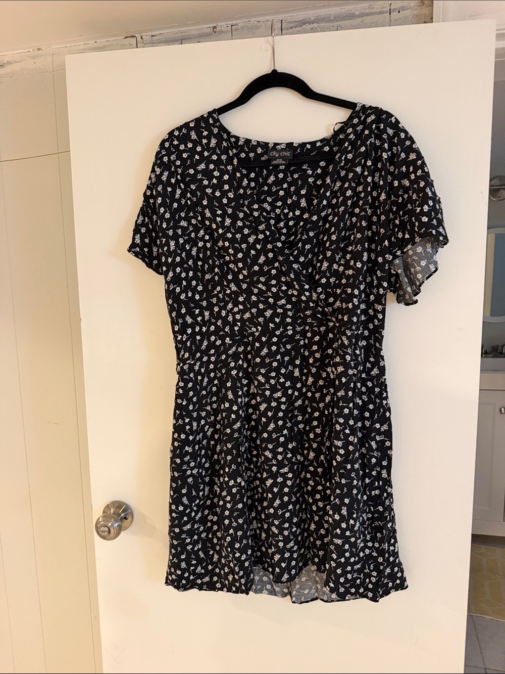 NWOT city chic Black Floral Short-Sleeve Mini Dress with Smocked Waist - Picture 4 of 4